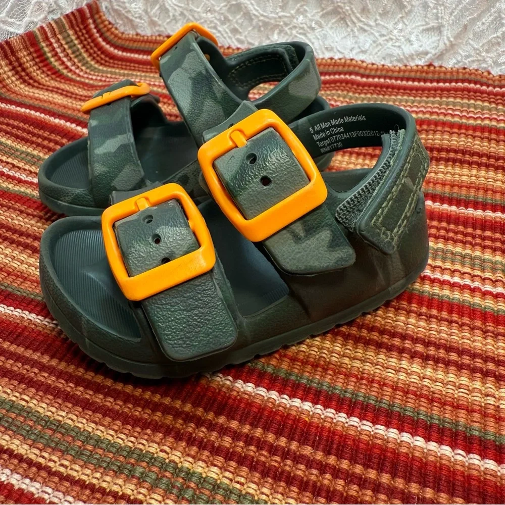 Cat & Jack Toddler Ade Footbed Sandals Green Camo Size 5 - Picture 3 of 13